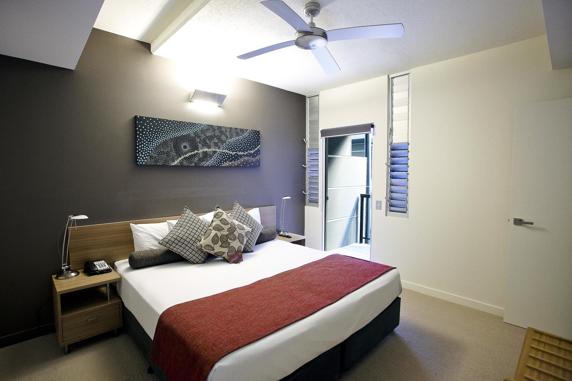 Peppers Noosa Resort And Villas Eksteriør billede A bedroom at the Mantra on the Lake