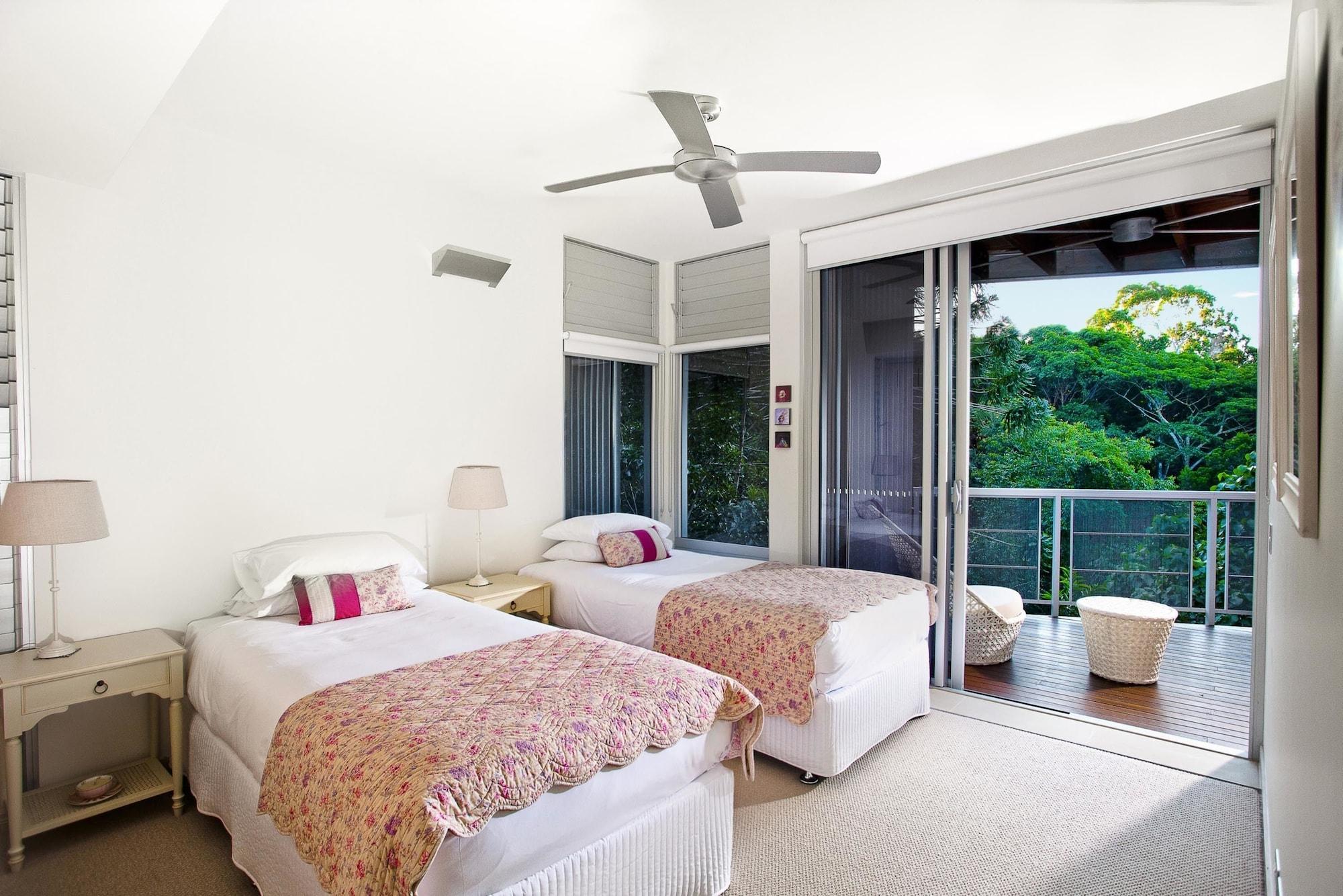 Peppers Noosa Resort And Villas Eksteriør billede A bedroom at the resort