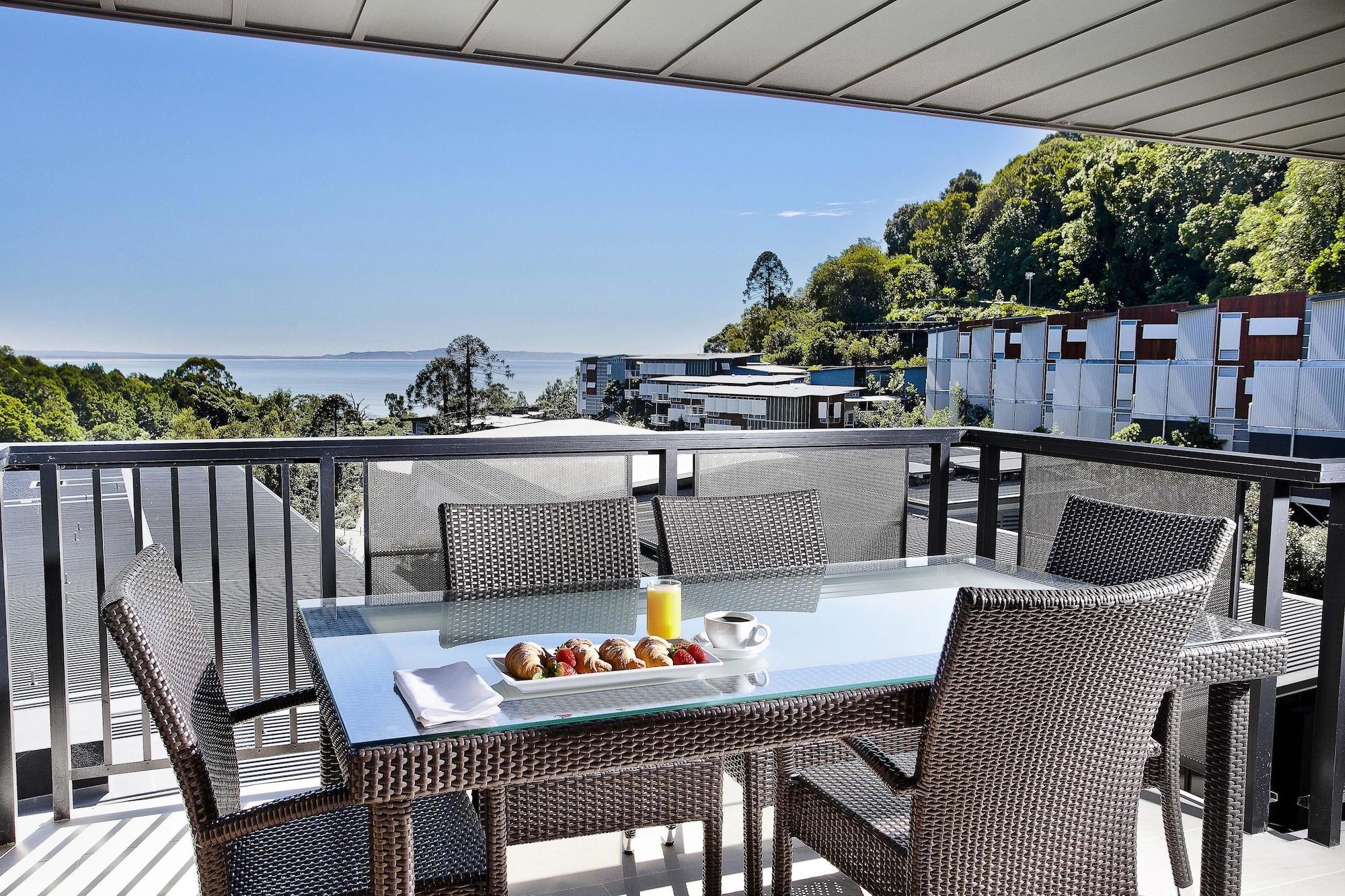 Peppers Noosa Resort And Villas Eksteriør billede A balcony with a retractable awning