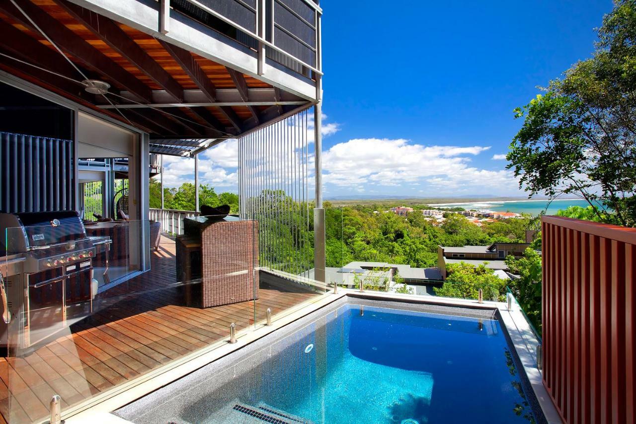 Peppers Noosa Resort And Villas Eksteriør billede A pool at a private residence in Queensland, Australia
